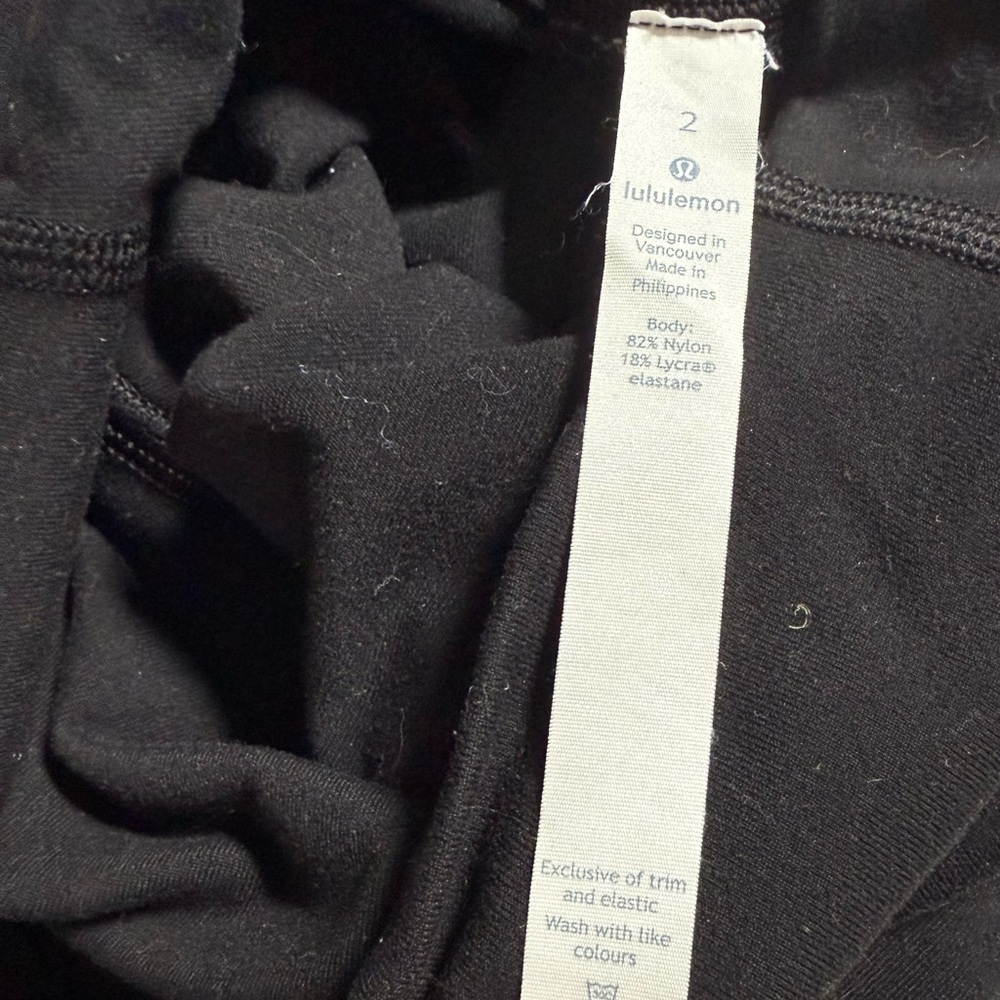 LULULEMON / VANCOUVER CANUCKS / NHL BLACK HIGH WAISTED WUNDER UNDER LEGGINGS - Picture 8 of 9